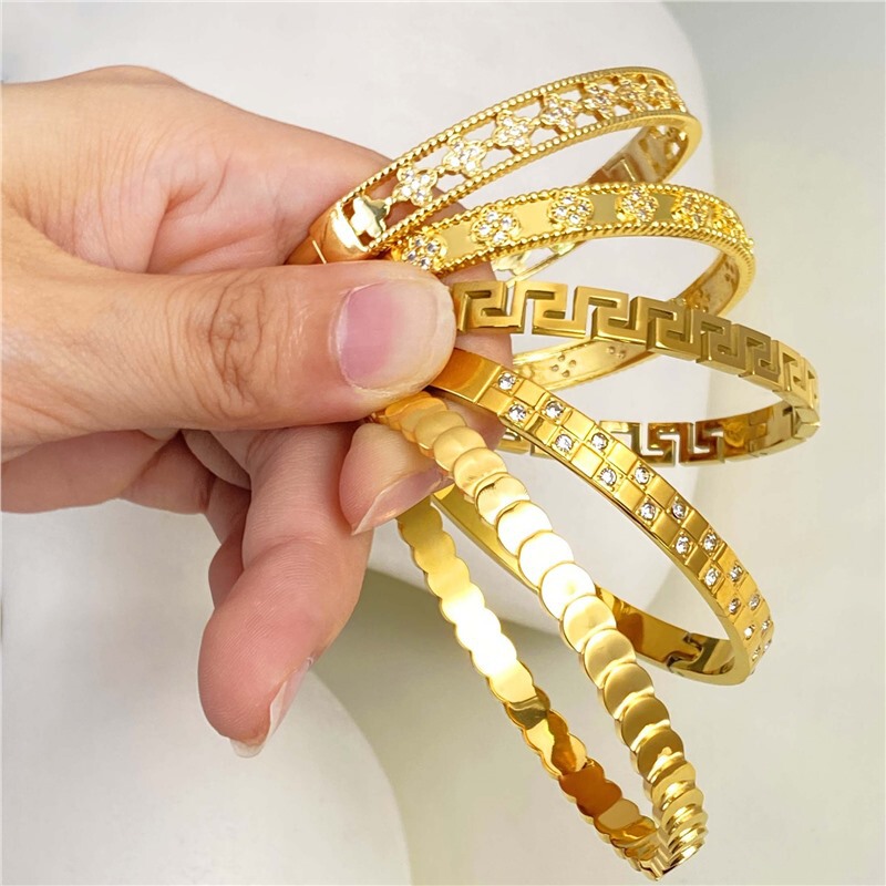 Cross-border Bracelet Sense Hollow Four-leaf Clover Bracelet Body Titanium Steel Gold Plated Dragon Scale Fish Scale Pattern Bracelet Mesh Sense Explosions