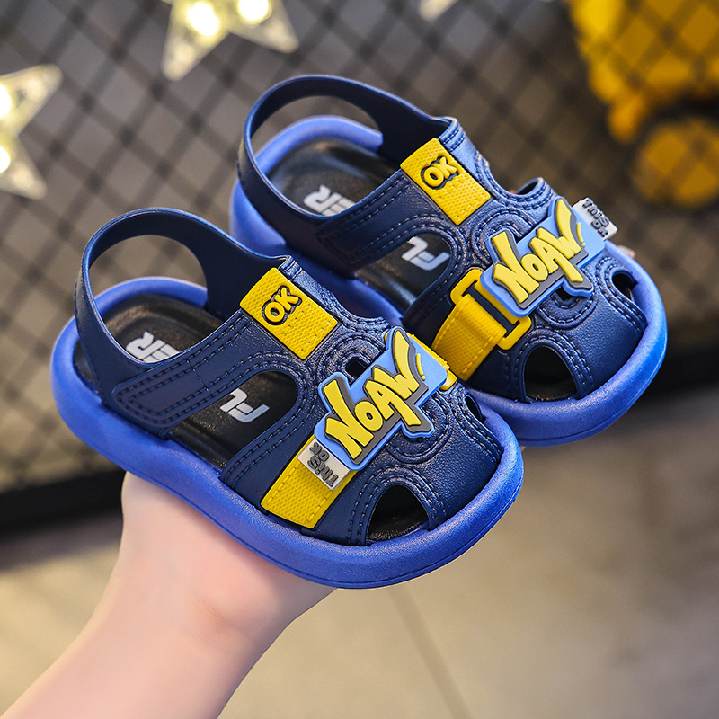 Sandalias para bebés varones de verano nuevas zapatos de playa transpirables de dedos abiertos zapatos para bebés con suela suave antideslizante.