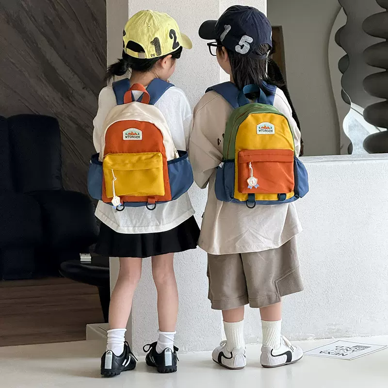 幼儿园儿童书包2025新款潮女童宝宝双肩包男孩小学生轻便撞色背包