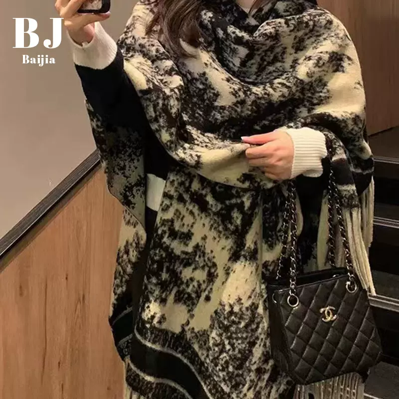 仿羊绒披肩高级感水墨画花纹女冬季旅游百搭保暖围巾加厚流苏斗篷