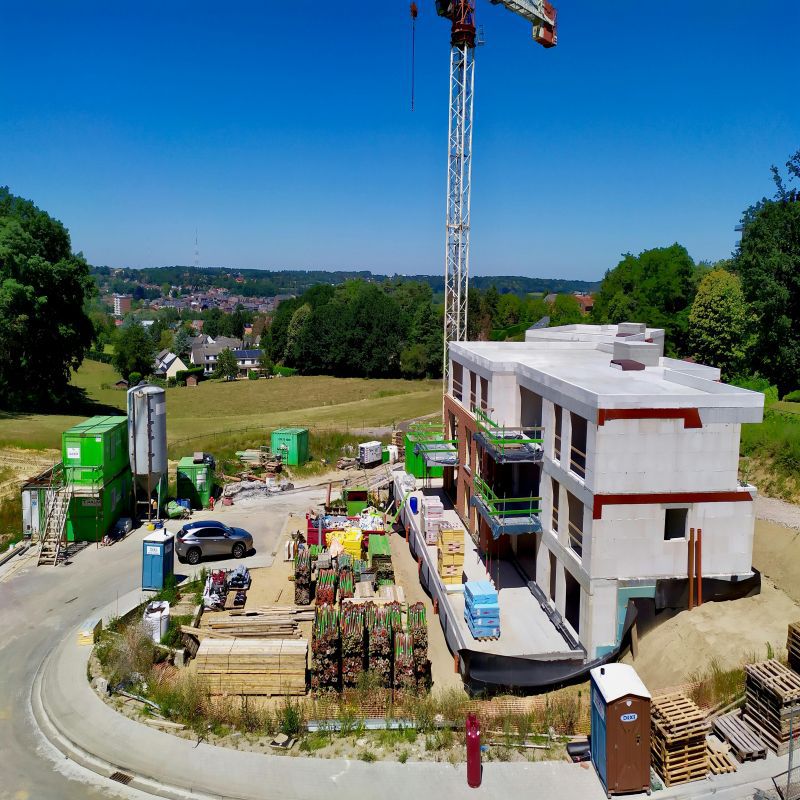 沥青单组分聚氨酯防水涂料，坚实、洁净、干燥，不空鼓。