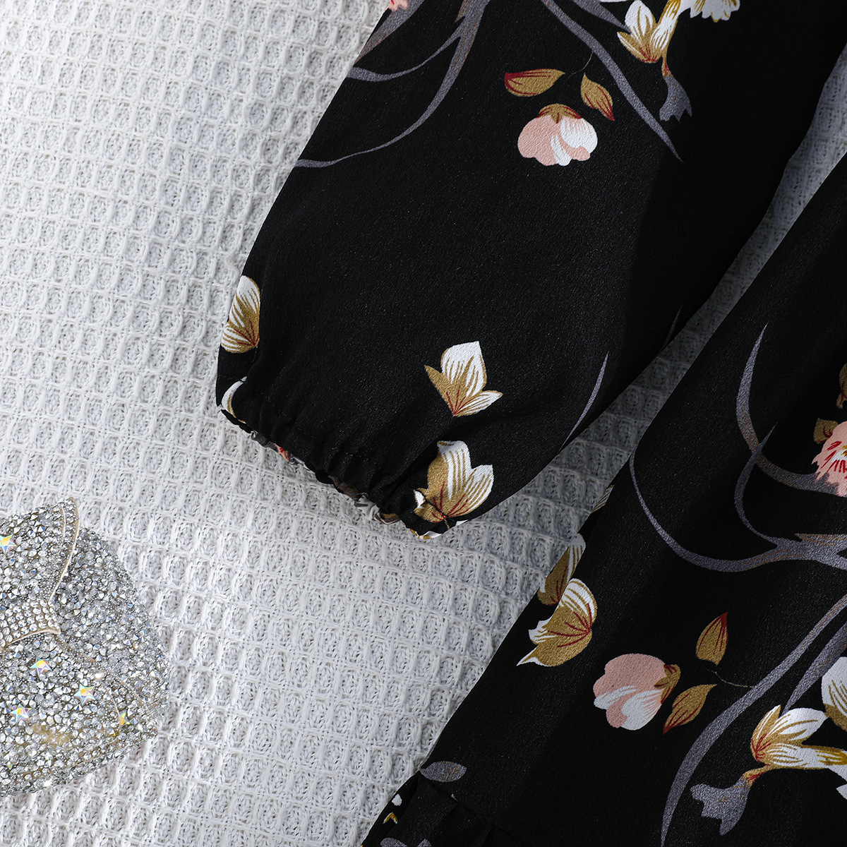 2024 Sommer neues zweiteiliges Set mit Blumendruck für Mädchen und Kinder mit langen Ärmeln und Gürtel_voghion.com