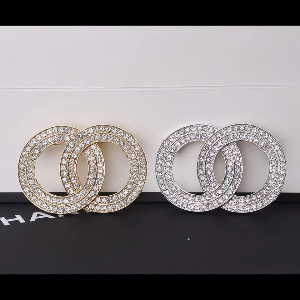 Brillo de alta calidad de fragancia con diamante de doble letra personalidad masculina y femenina accesorios de aleación de collar