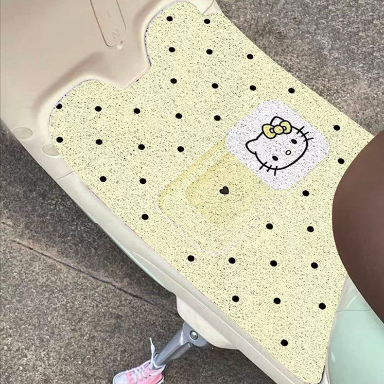 Dropshipping available. Cute cartoon polka dot silk loop floor mat for electric vehicles, waterproof, dirt-resistant, easy to clean, and can be cut to size