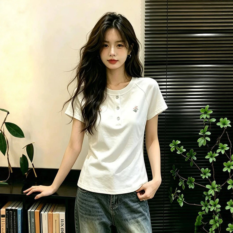 American Retro Embroidered White Short-Sleeve T-Shirt for Women, Summer New Style, Slim Fit, Waist-Cinching, Short Top for Women American Retro Embroidered White Short-Sleeve T-Shirt for Women, Summer New Style, Slim Fit, Waist-Cinching, Short Top for Women