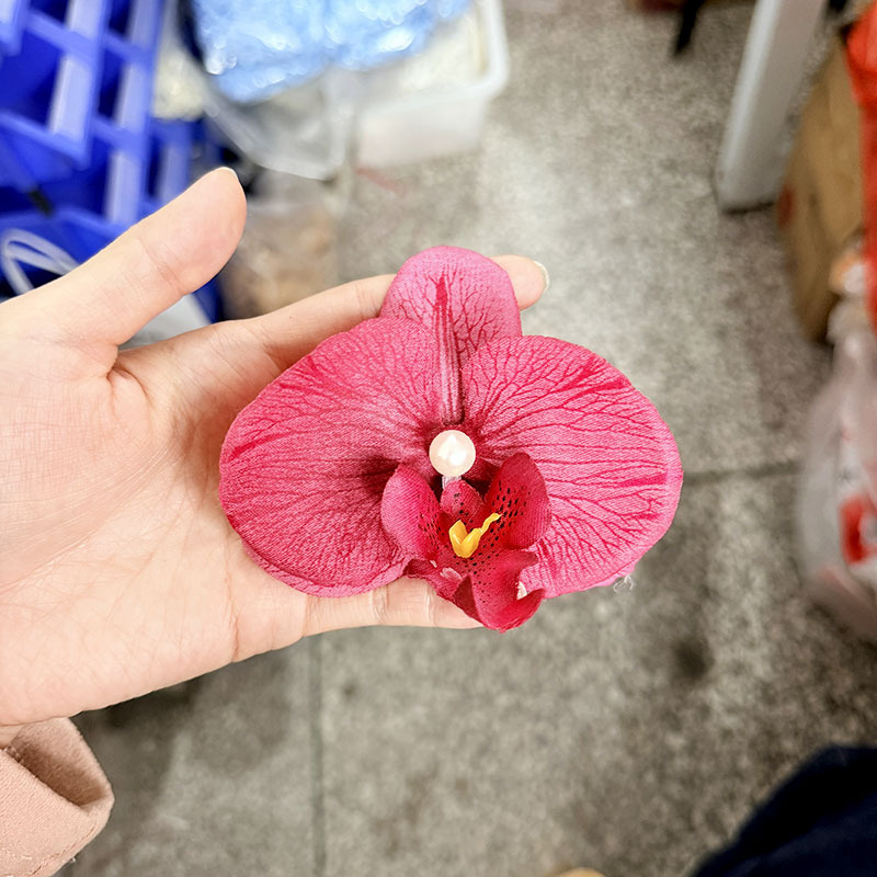 비단은 붉은색이다