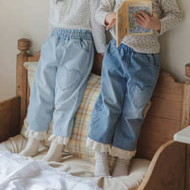 女童牛仔裤春款2025新款草莓珊韩国儿童女孩洋气花边宽松阔腿裤