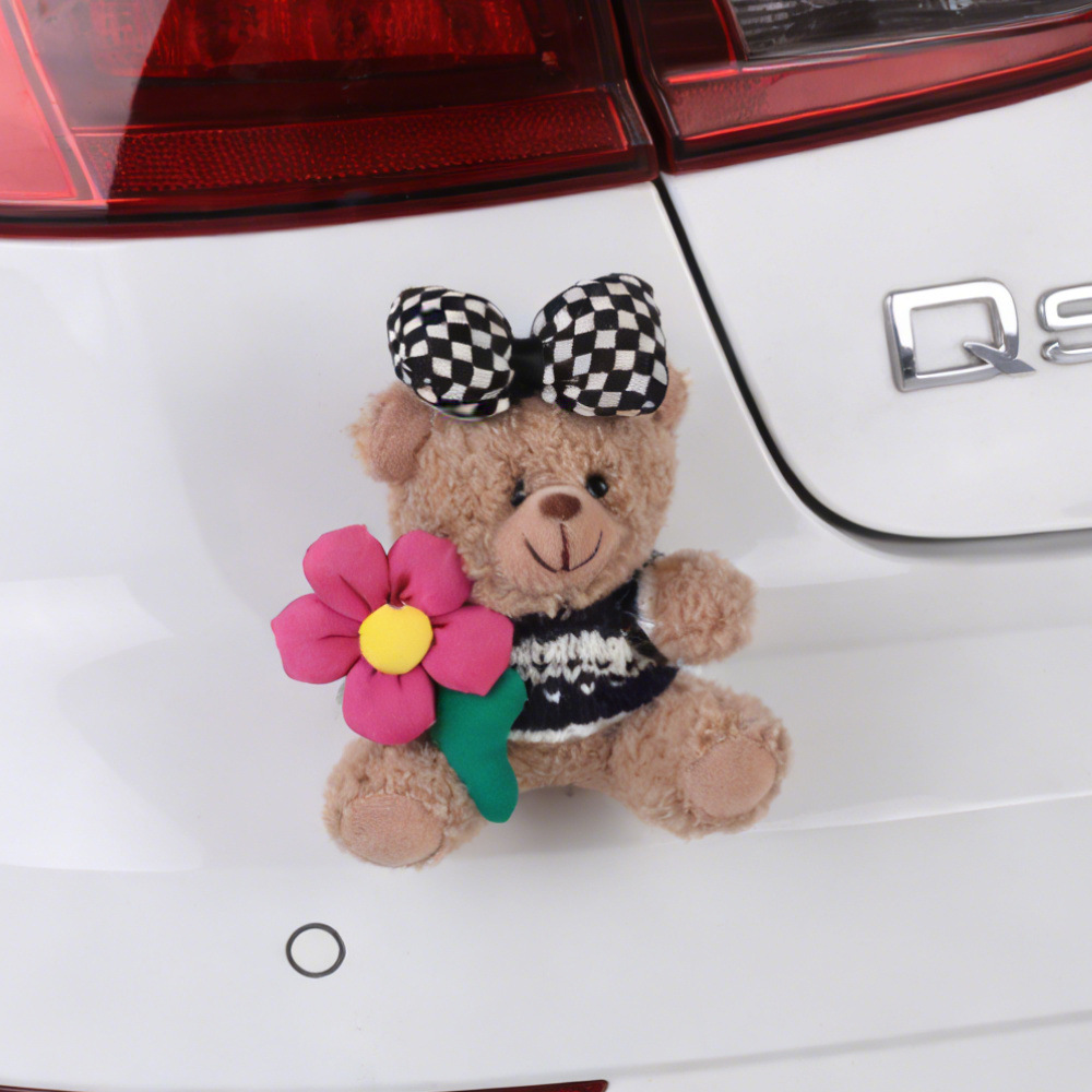 Colgante de coche Colgante trasero Dibujos animados lindo oso trasero trasero muñeca adorno pegatina baúl fuera del coche muñeca
