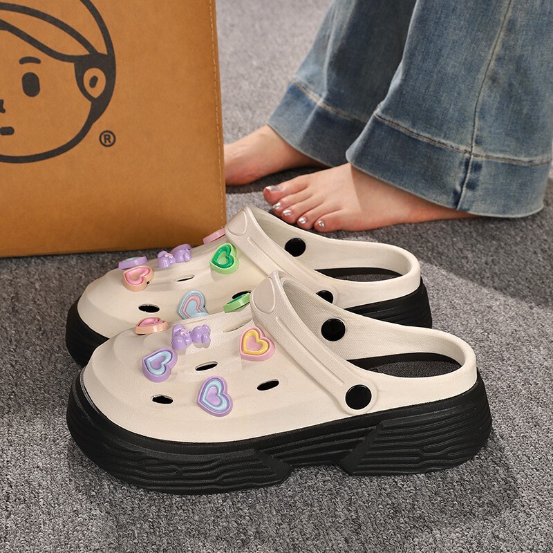 2024 New Summer Girls' Dopamine Slippers Women's Summer Outwear Fashionable High-end Simple Hole Shoes