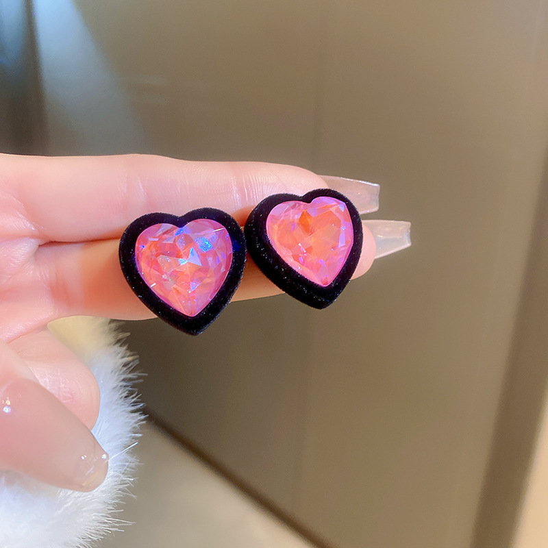 Fashion Heart Shape Alloy Flocking Inlay Rhinestones Womenu0027S Ear Studs 1 Pair