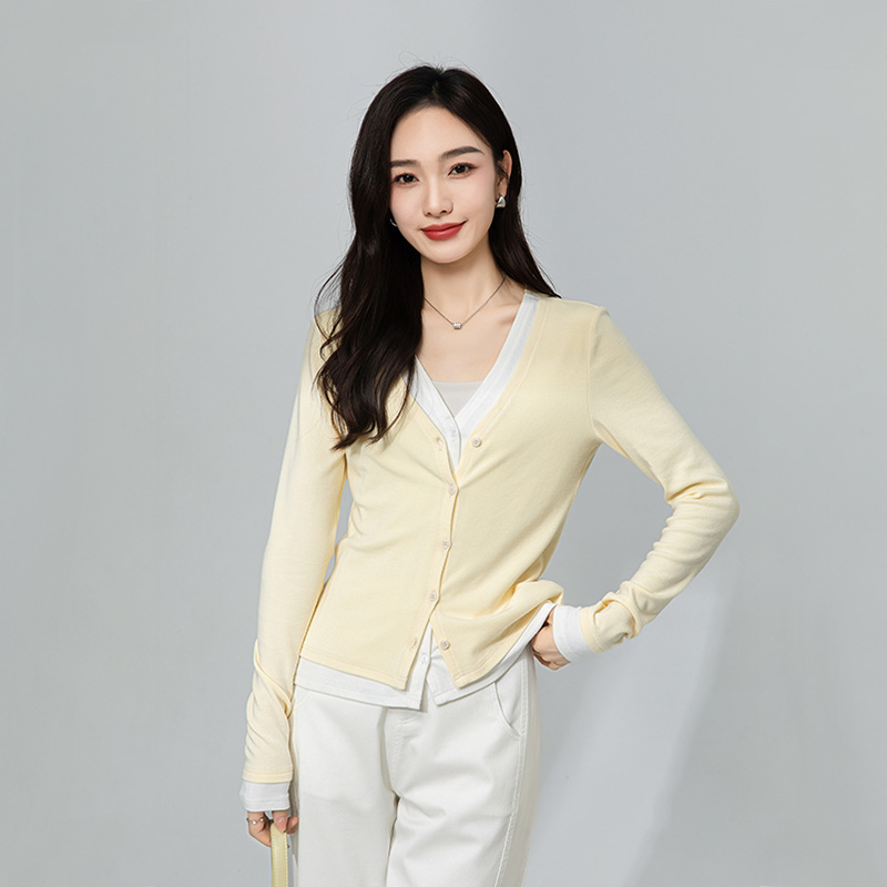 Xingge Color Block Faux Two-Piece Knitted Base Layer Top for Women, 2025 Spring New Style, Elegant V-Neck, Slimming Waist Cardigan