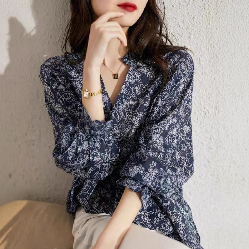 Spring retro elegant fashionable flashlight