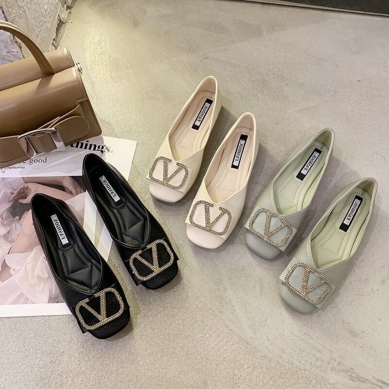 Trendy women's shoes for spring and autumn 2025: square-toe, versatile, shallow-mouth, flat, low-heeled, Chanel-style shoes with soft soles and a beanie design Trendy women's shoes for spring and autumn 2025: square-toe, versatile, shallow-mouth, flat, low-heeled, Chanel-style shoes with soft soles and a beanie design