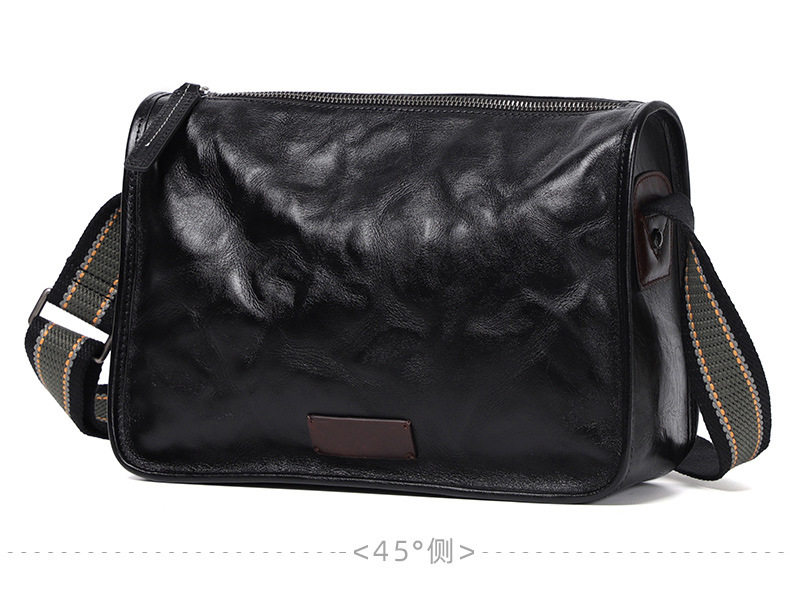 Túi đeo chéo nam da bò kiểu retro 29×11×17 cm — Màu đen da thực vật, Da cầm tay màu đen chi tiết 24
