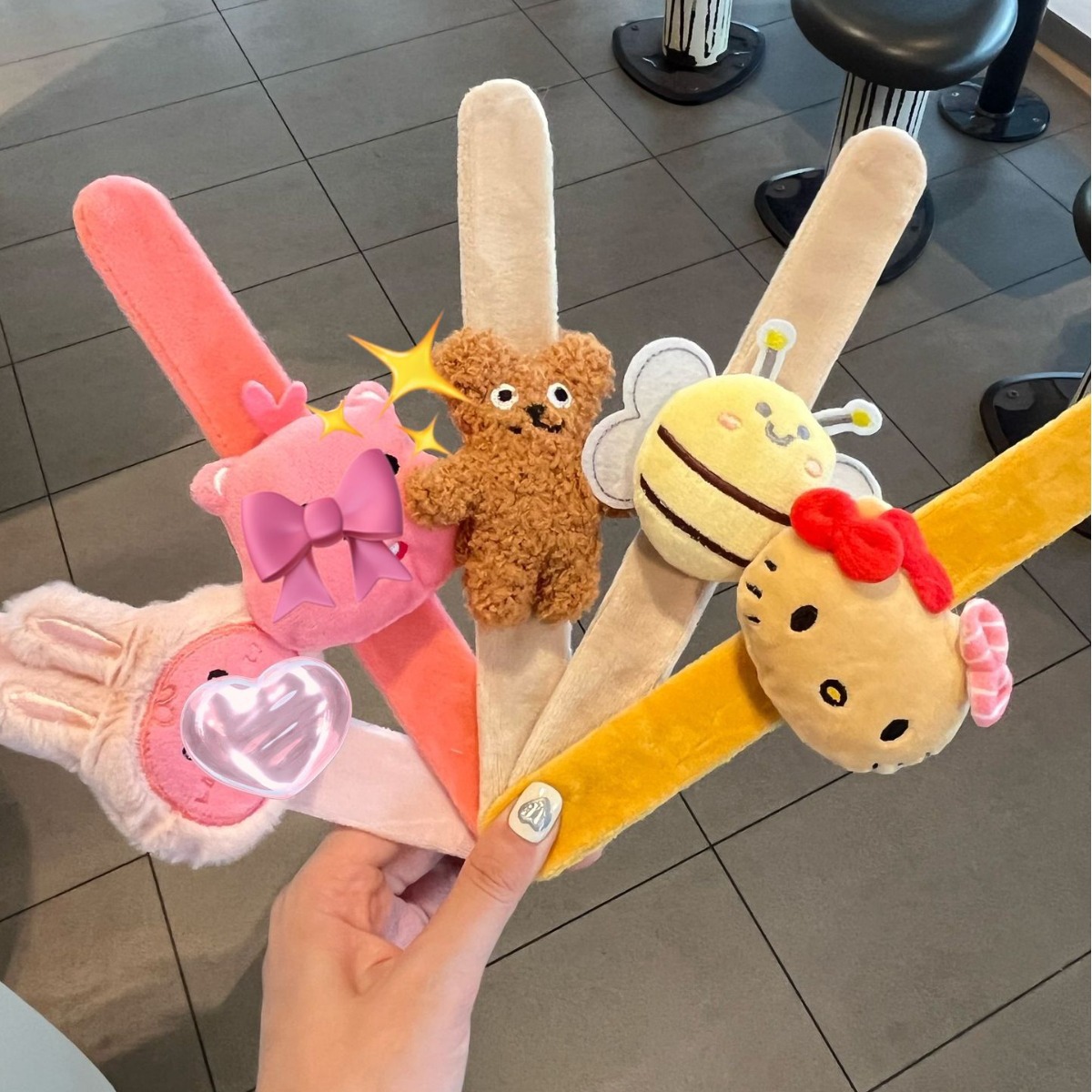 Dibujos animados niños abeja oso círculo de estallido boda felpa gato kt pulsera infantil muñeca clip creativo muñeca regalo