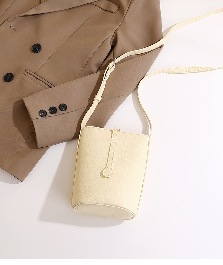 Women's Pu Leather Solid Color Basic Bucket Zipper Buckle Phone Wallets display picture 10