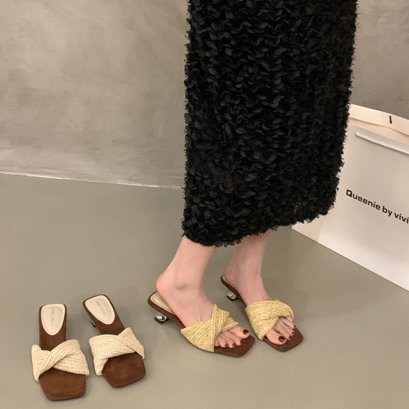 Chunky Heel Fairy-Style Woven Slippers for Women, Suitable for Outdoor Wear, 2026 New Summer Model, French-Style Small Sandals to Match with Dresses