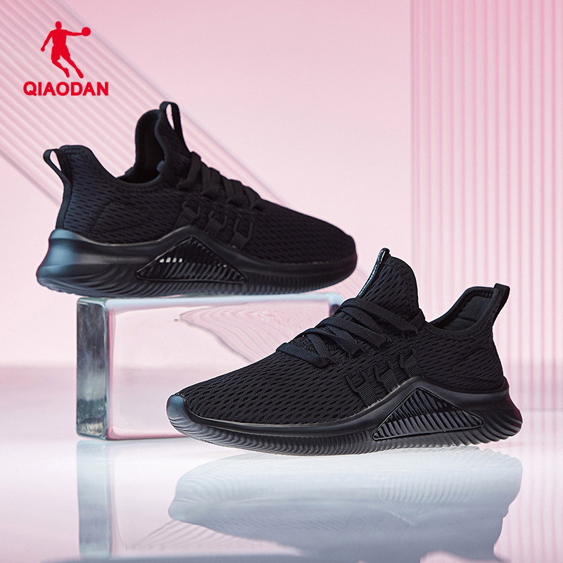 Lightweight breathable black summer shock-absorbing running sneakers