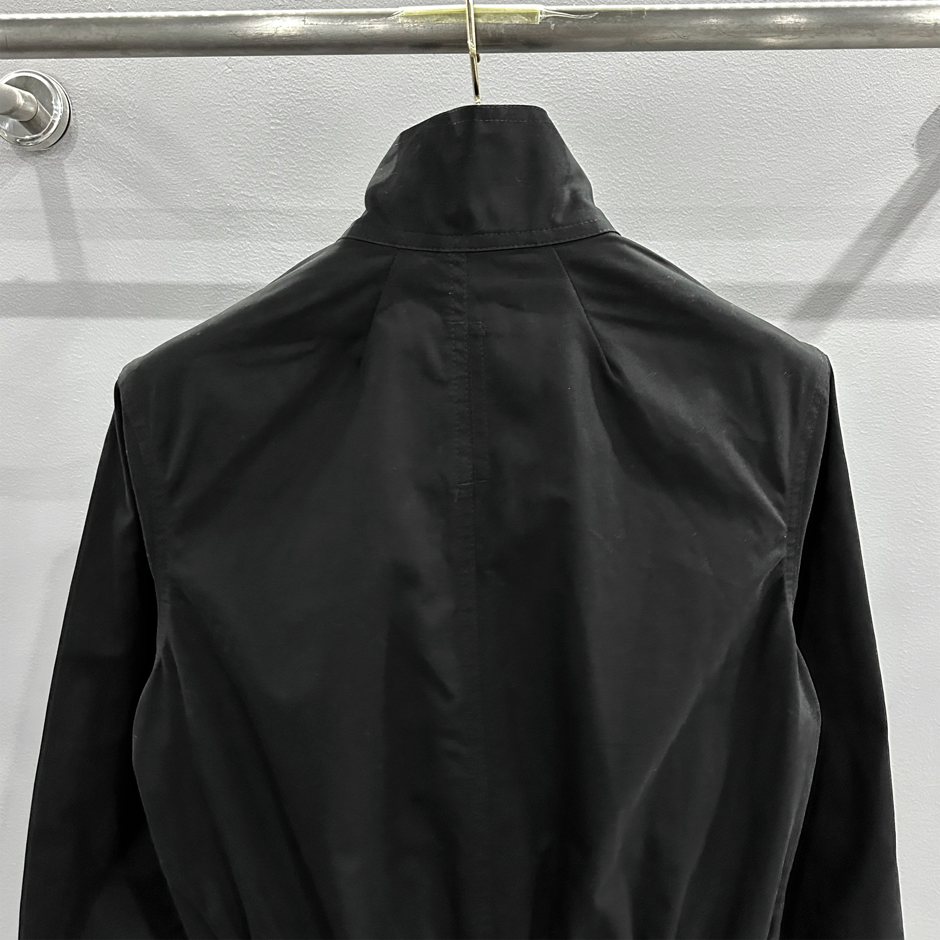 SUBHUMAN Unisex | Estilo Oscuro y Novedoso, Diseño Único con Múltiples Cremalleras, Mono de Motociclista para Trabajo, Atuendo de Otoño