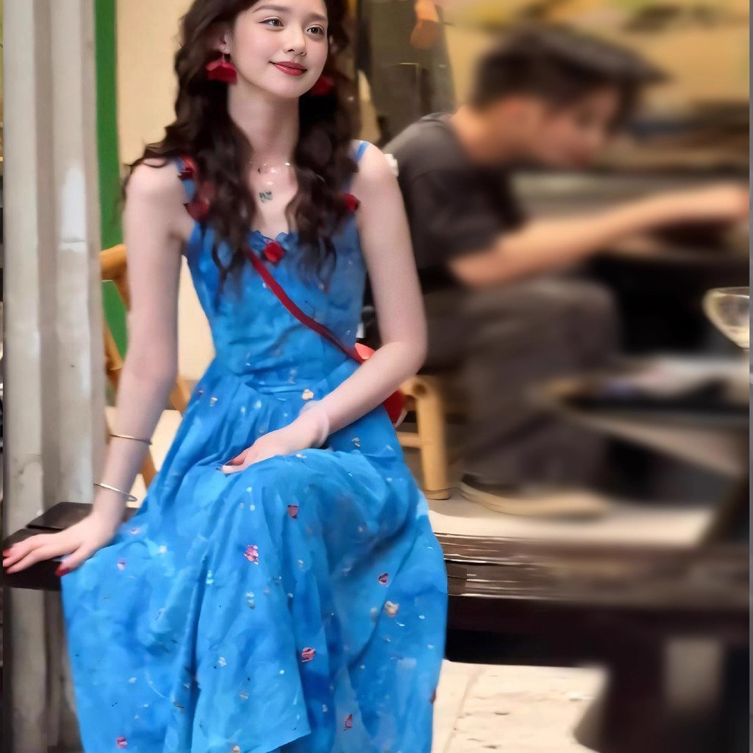 法式蓝色吊带连衣裙女2025夏季新款海边度假独特漂亮碎花长裙子
