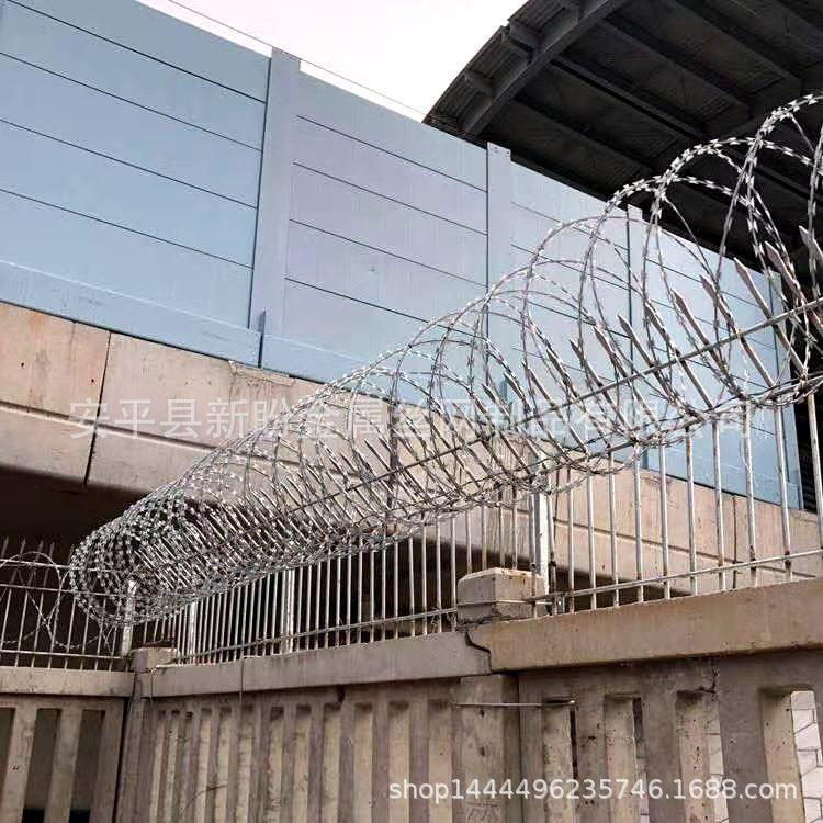 热镀锌刺丝滚笼高铁防爬倒刺高锌滚笼土字加密支架731005立柱