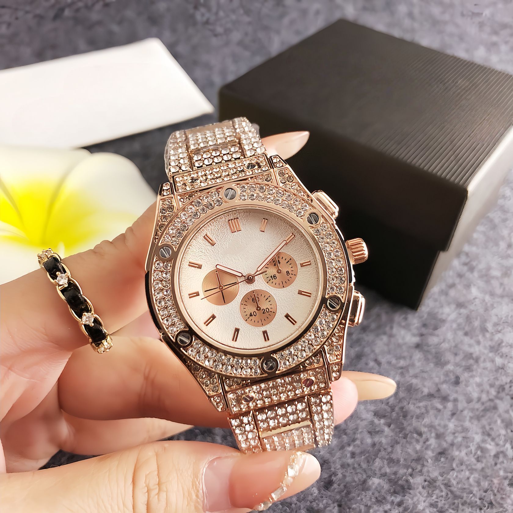 手表女外贸热卖时尚镶钻手表圆形表盘百搭款式女士石英手表可代发