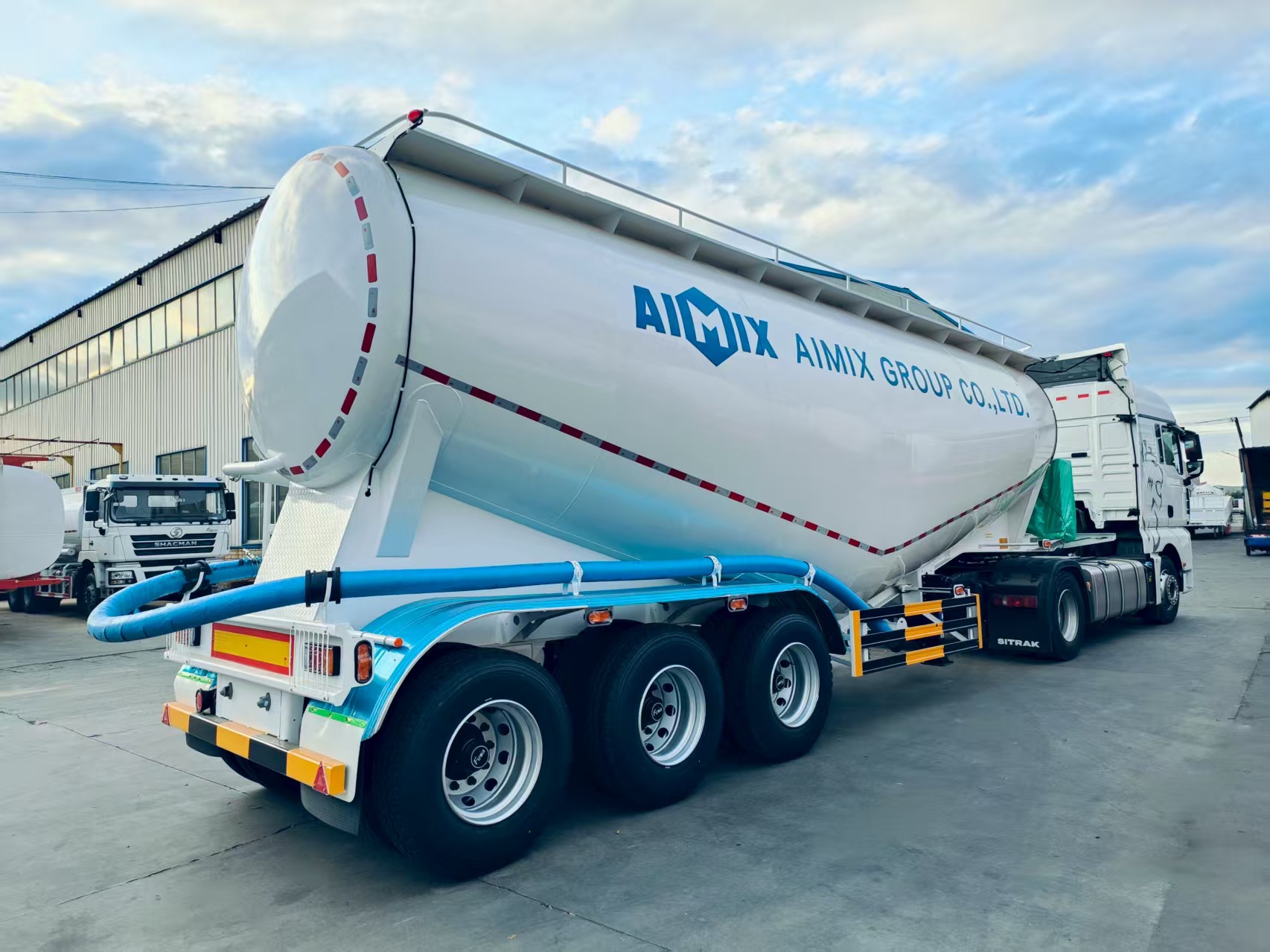 Selling 50 Cubic Meters of Bulk Cement Tanks, Dry Mixed Mortar Tanks, Powder Tank Trucks, Foreign Trade Export Cement Tank Trucks, Powder Tanks
