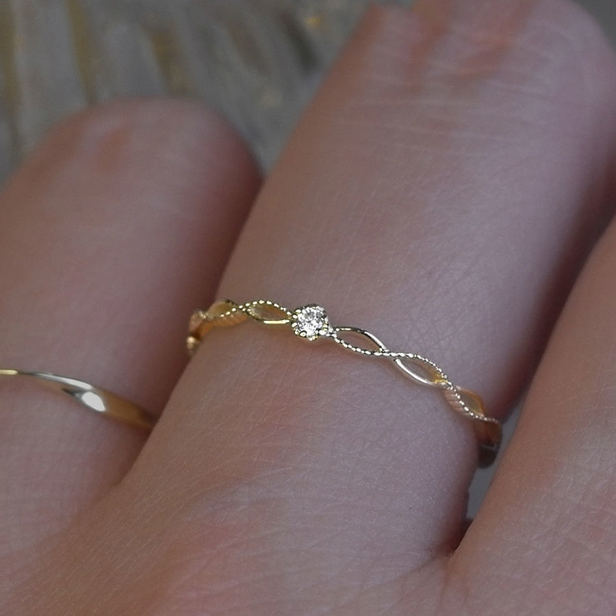 【透かし網】日系の軽い豪華な指輪の透かし彫りの細いドリルの高級感の女性のクリスマスのプレゼントの百合のシンプルな指輪