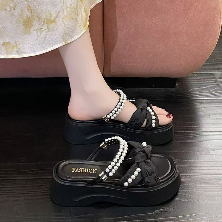 Zapatillas de estilo nacional de perlas para mujeres de verano 2026 nuevo estilo de hadas con falda no cansarse pies zapatillas frías damas