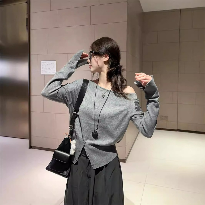 2026 Early Autumn New Knit Sweater Gray Irregular Off-Shoulder Base Sweater Women's Hollow-Out Cover-Up Top for Single Wear