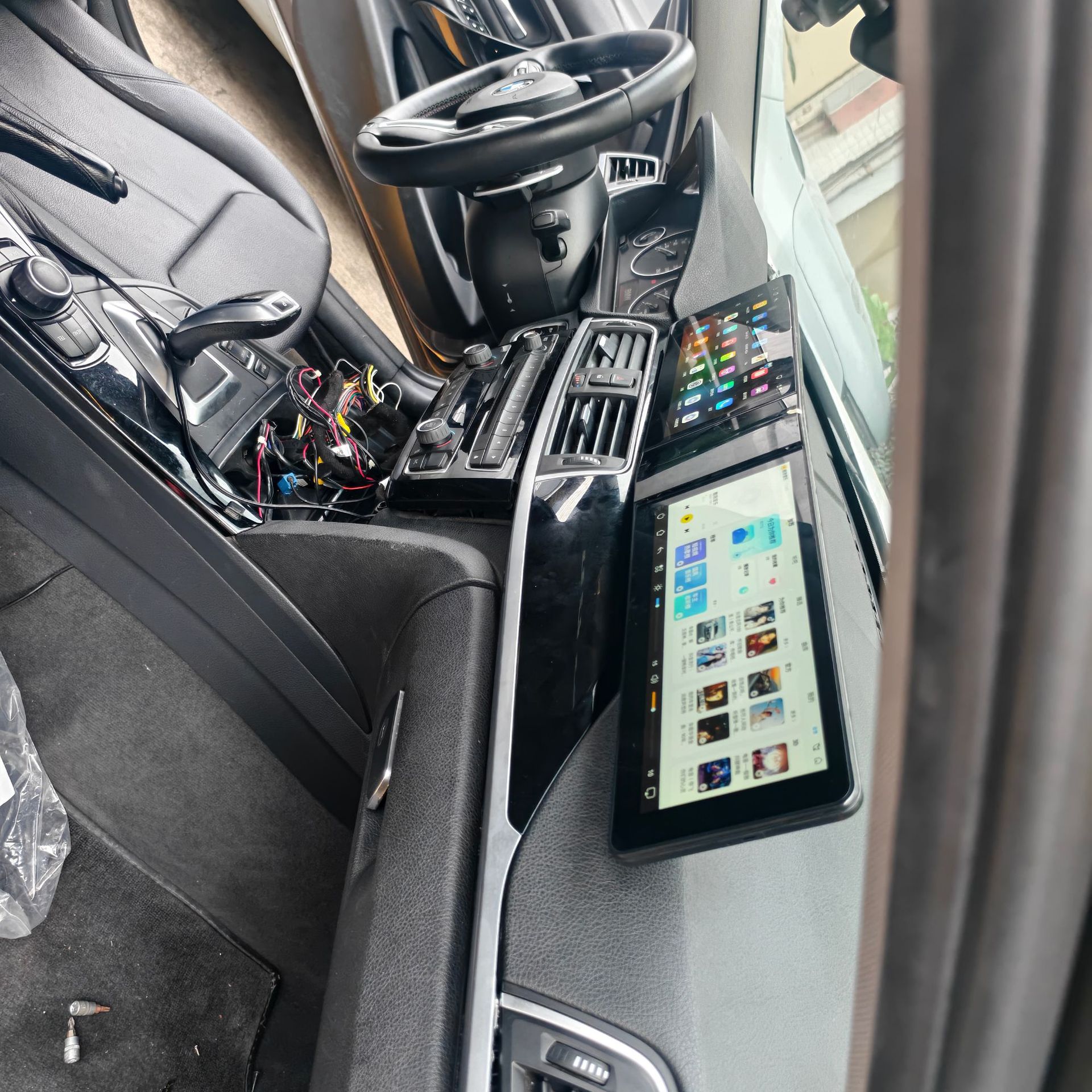Suitable for 2016 BMW 3 Series triple-screen car navigation with Bluetooth CarPlay
