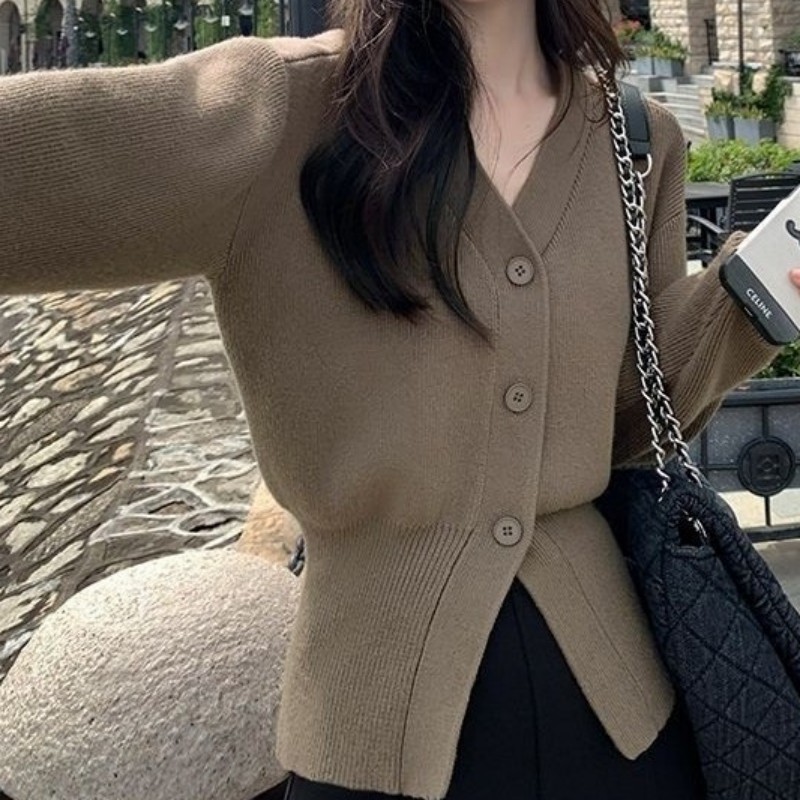 24 invierno Puyuan francés suéter de cuello en v cardigan de mujer otoño 2024 nuevo estilo coreano exterior