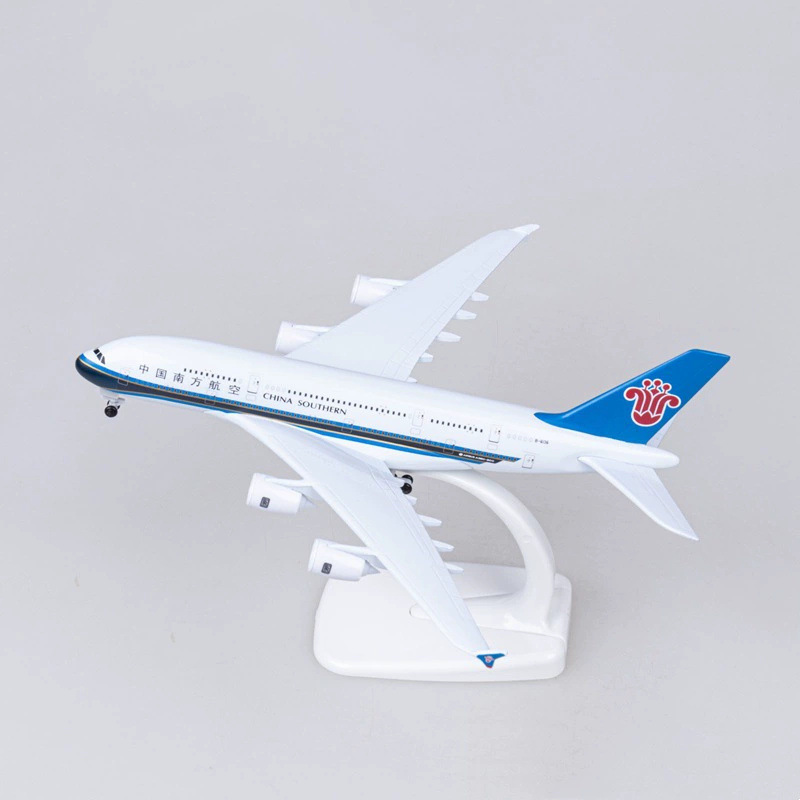 Modelo de avión de aleación de varios tamaños a380 Modelo de avión Airbus A380 Adornos de aviones de pasajeros Ventas de fábrica Productos calientes nacionales y extranjeros