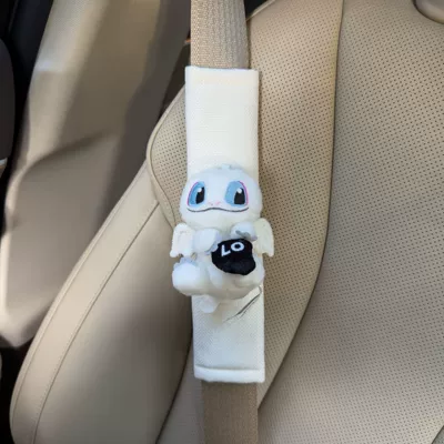 Sürətlər qutusu və əl tormozu başlıqları: Train Your Dragon Toothless Car Seatbelt - shoulder-pads-83-white-linen-authentic-light-evil-confession-sticker-single