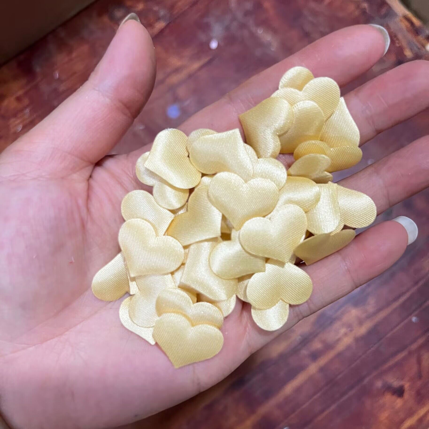 Cadena de luz led de amor de esponja tridimensional corazón melocotón amor boda decoración de boda sala de bodas prensa fabricante de pétalos de lanzamiento manual