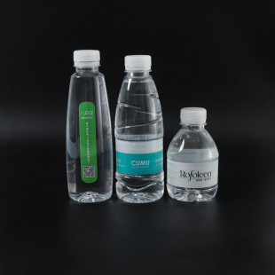 �߶�Ʒ�ƵVȪˮlogoСƿ�b��܇���a�ǱP�V����ü���ˮ410ml