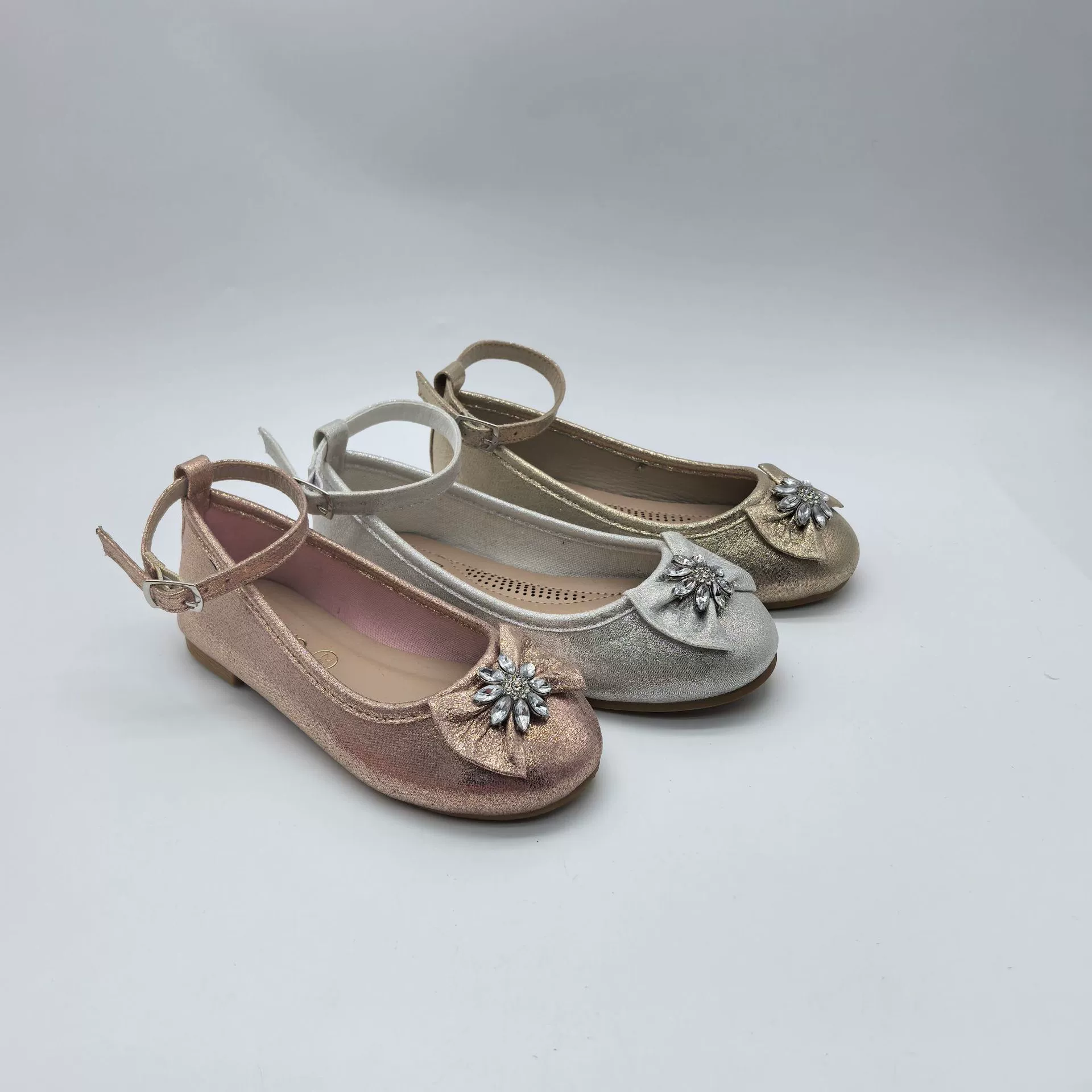 2025 новейшая ткань поп-стиль детской обуви для девочек сокровище страз украшения оптовая модная обувь ручной работы мягкая плоская обувь