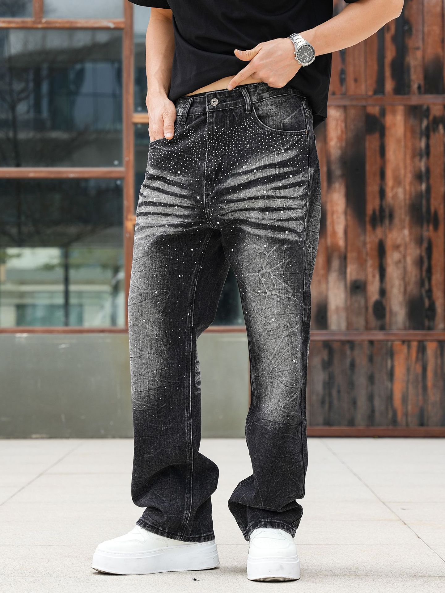 Jeans slim dritti neri effetto consumato da uomo con dettagli in strass - Pantaloni in denim di cotone stile hip hop streetwear per abbigliamento casual_voghion.com