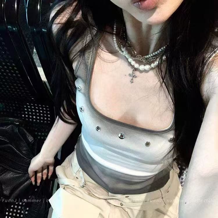 회색
