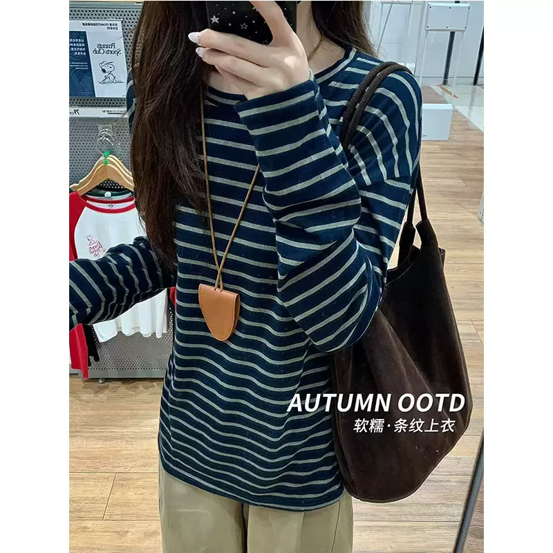 藏青色条纹圆领长袖t恤女款早秋休闲外穿打底衫宽松显瘦正肩上衣