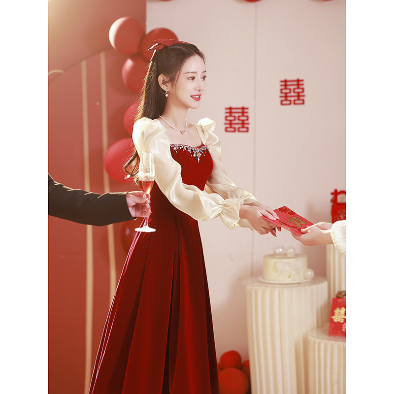 Vestido de novia estilo 2026 en color rojo vino, adecuado para uso diario, con mangas transparentes, vestido de compromiso y vestido de gala para banquete de bodas.