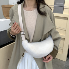 秋冬季新款毛毛斜挎包女士时尚通勤洋气饺子包高级质感毛绒单肩包