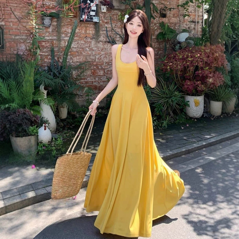 French-Style Elegant U-Neck Yellow Spaghetti Strap Dress for Women, Summer Dress with a Cinched Waist, Slimming Effect, Large Hem, Vacation Style Long Dress