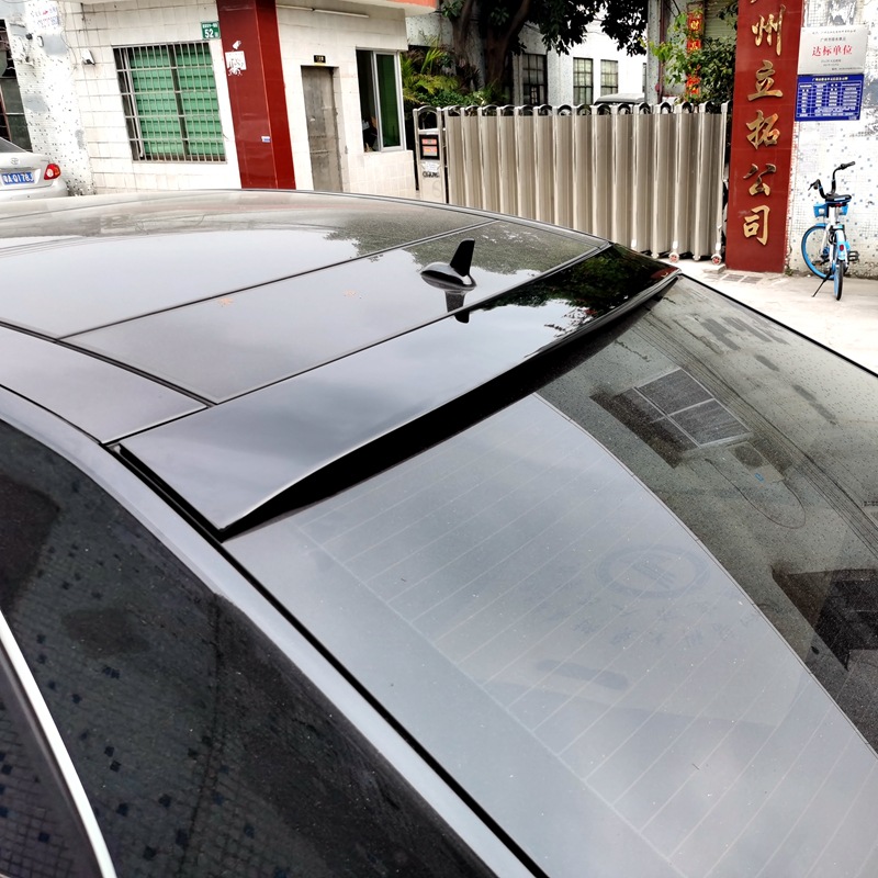 Suitable for 2008-2015 Mercedes-Benz E-Class W212 E200/260/300L/63 Modified Carbon Fiber Pattern Top Wing