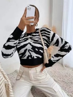 ���R�dŮ�b�Ӻ�ë�A�I�L�䲨�˼yë�����e�����ﶬС���L�̿�