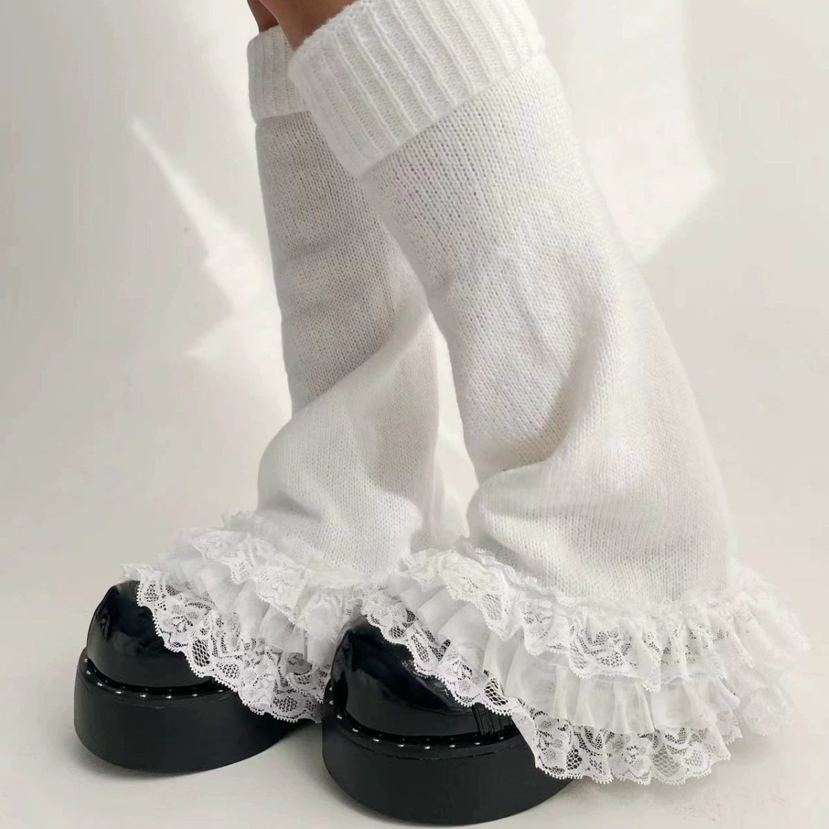 Лолита кружевные наколенники-лапти (теплые носки для ног), связанныe с обвязкой из рюши кружевной каймой, один размер