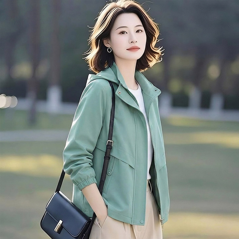 Women's short trench coat for spring and autumn 2026, new style for petite women, fashionable, age-reducing, slimming, casual jacket for mothers
