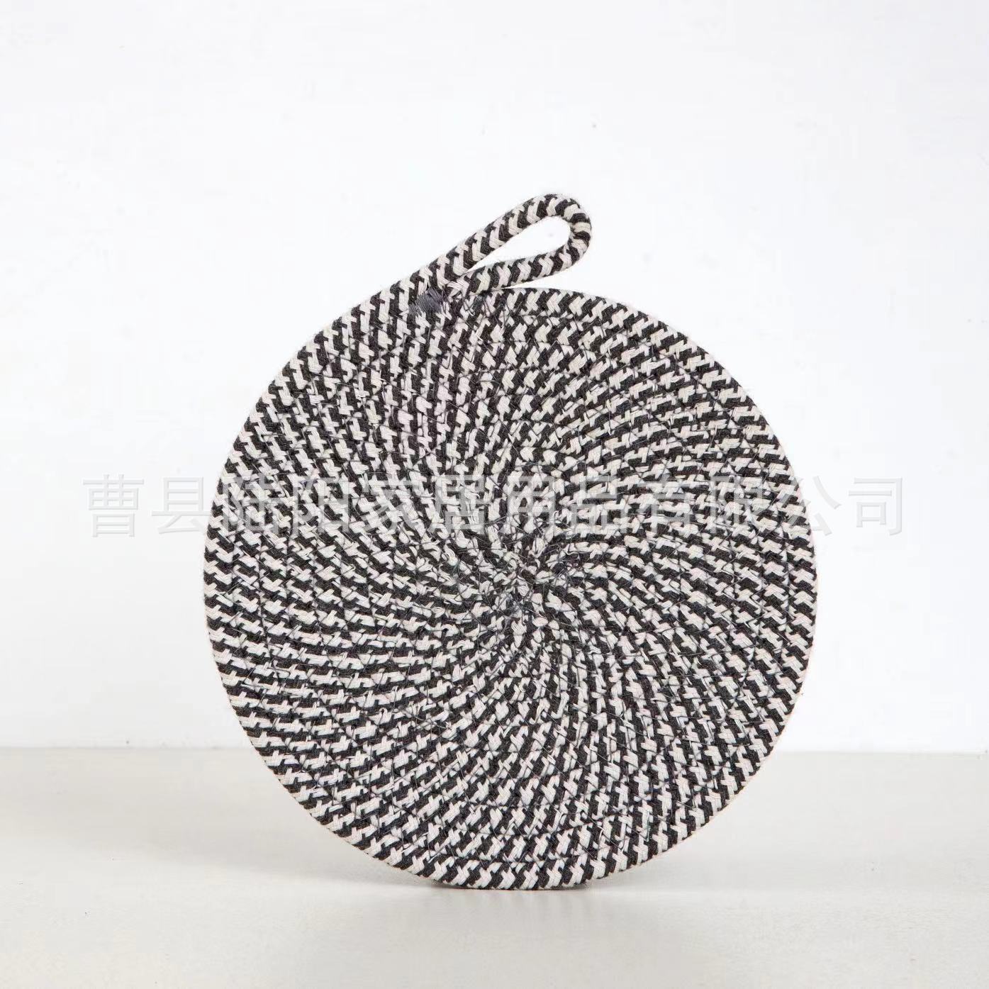 짙은 회색 줄무늬