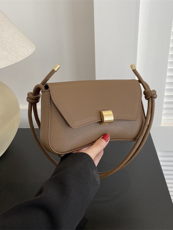Fashionable 2025 Autumn New Style Women's Personalized Shoulder Crossbody Bag Niche Design Casual Casual Baguette Bag