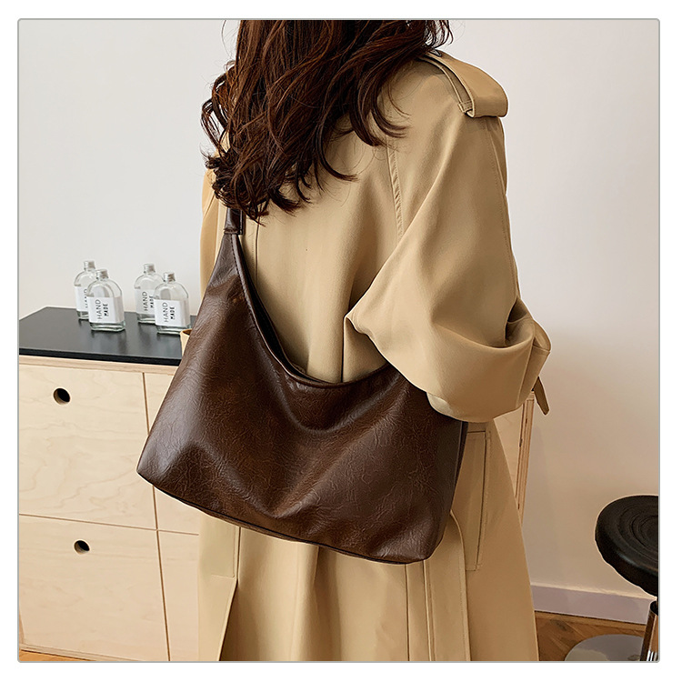 Large-capacity commuter bag for women, 2024 new style, fashionable and retro single-shoulder bag, casual and versatile, underarm tote soft leather bag undefined